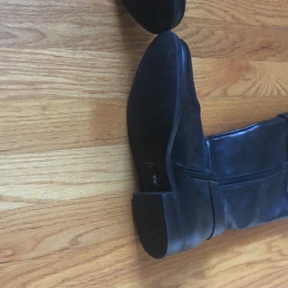 Black Brown Knee Highish Leather Boots with Buckle Detail - Picture 4 of 7